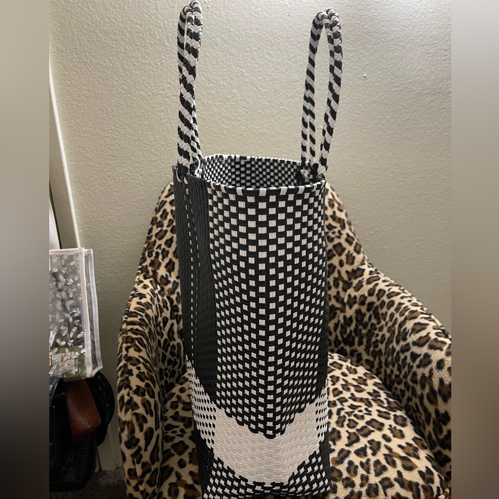 New never used very large fashionable super cute for beach vacation tote bag